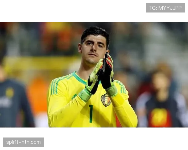 库尔图瓦身披1号球衣复出，皇马门神强势回归引球迷热议