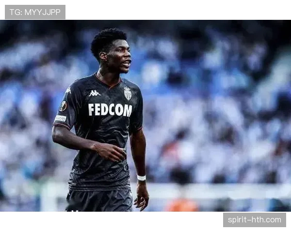 楚阿梅尼展现强悍拦截，助力球队防线固若金汤