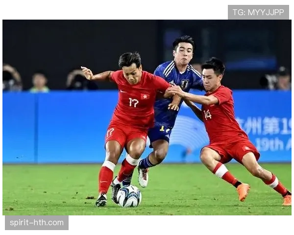 中国足球决赛今夜打响 观众期待激烈对决与高光瞬间