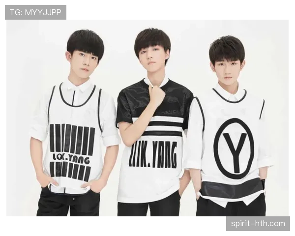 吕小军家里办个饭局竟然有私人歌手伴唱，这排场也太娱乐圈了